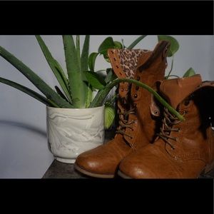 Cheetah print lined women’s size 9 Combat Boots